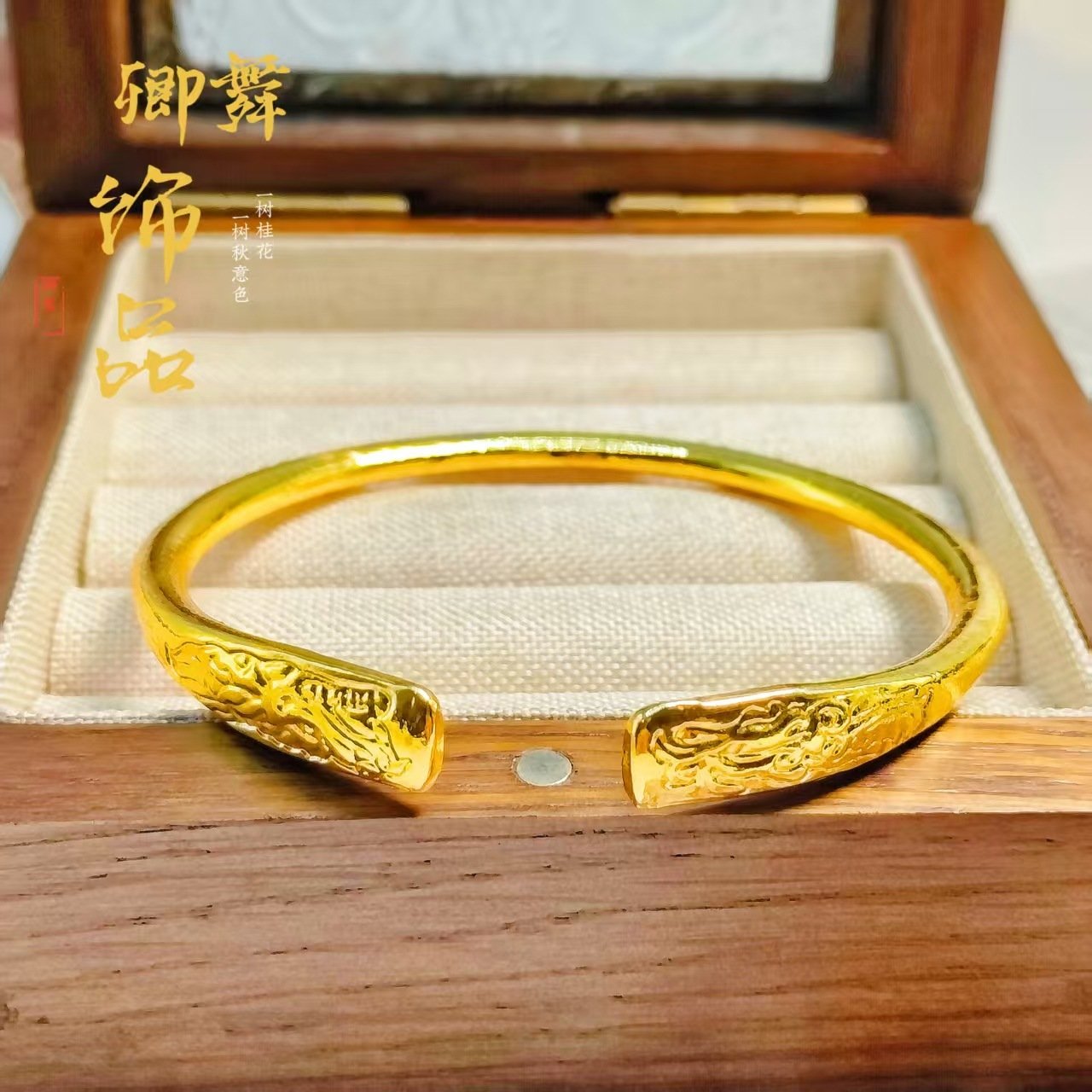 Ladies Golden Dragon Triumphs Cool Bracelet - Image 7