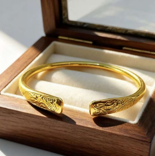 Ladies Golden Dragon Triumphs Cool Bracelet - Image 4