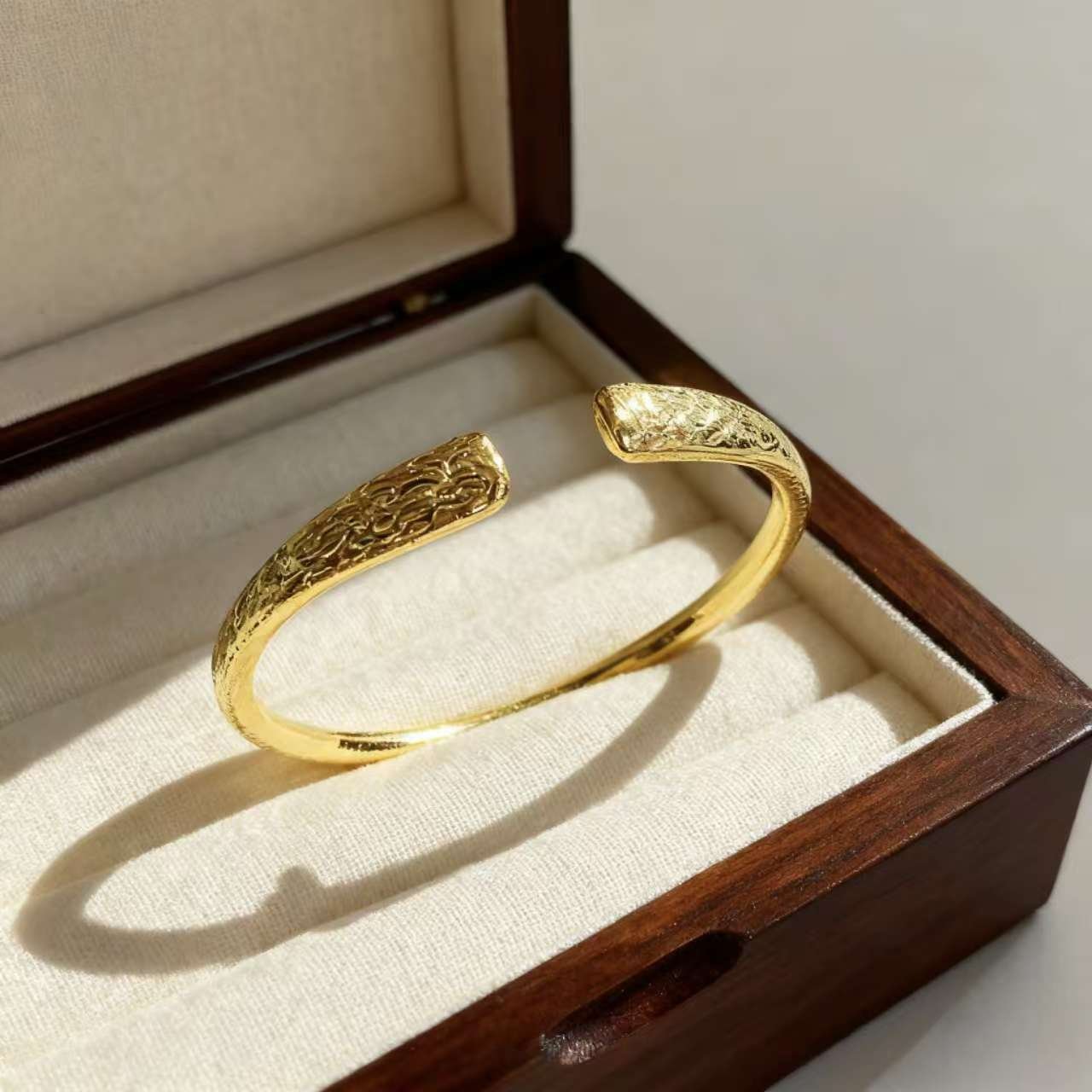 Ladies Golden Dragon Triumphs Cool Bracelet - Image 2
